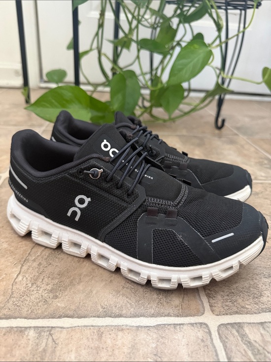 On Running Shoes - On Running Black and White women’s  Cloud-style Running Shoes